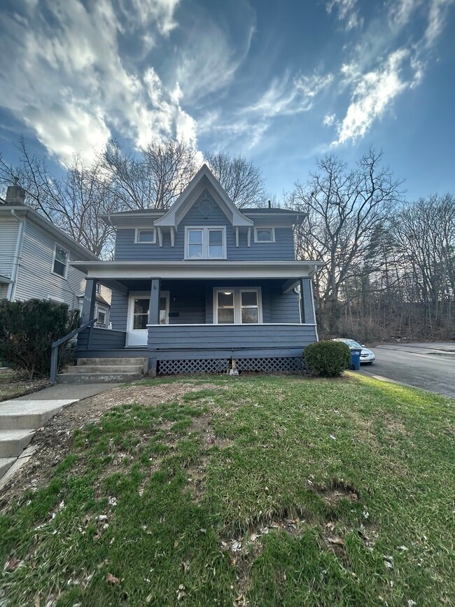 property at 1603 Manette Pl