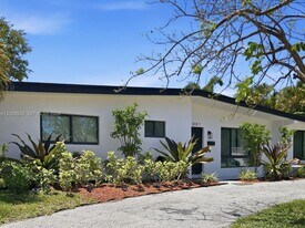 5001 NE 23rd Ave in Lighthouse Point, FL - Building Photo