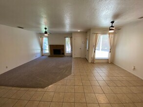 1927 S Julieann Ct in Visalia, CA - Building Photo - Building Photo