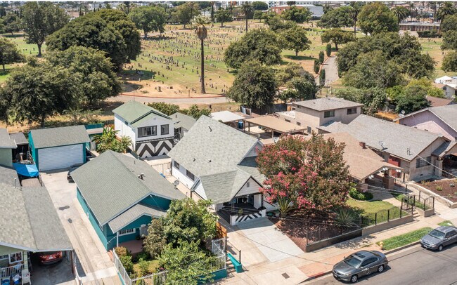1005 1/2 Calzona St, Unit 1005 1 2