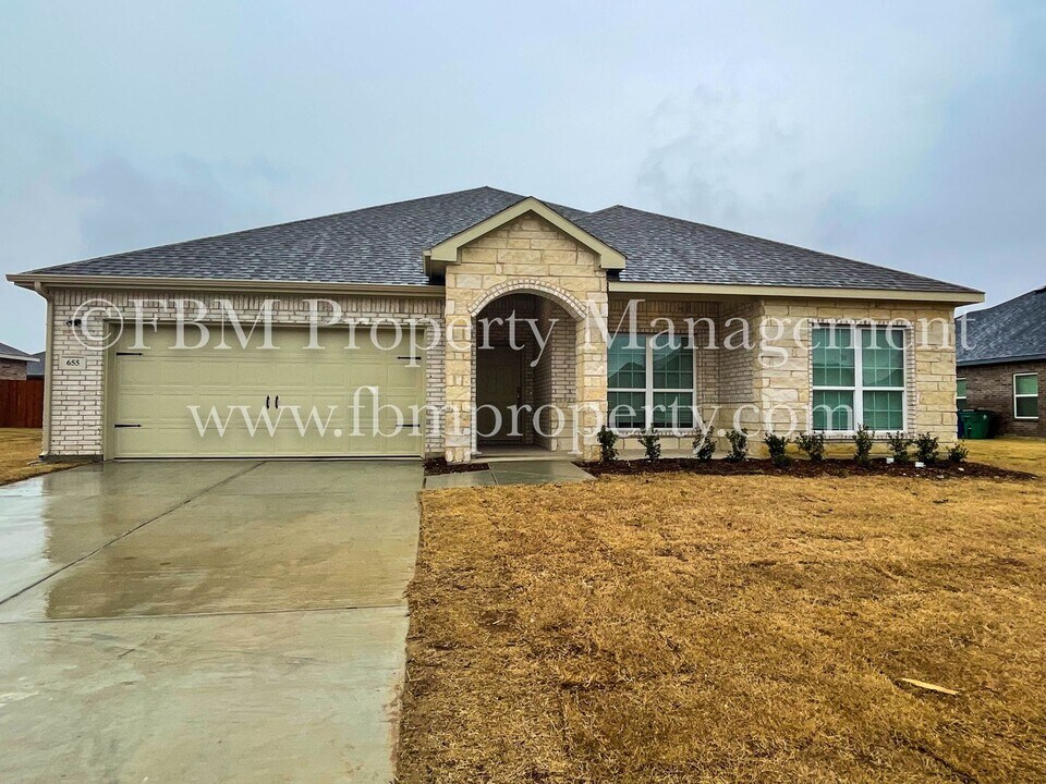 655 Excelsior Dr in Waxahachie, TX - Building Photo