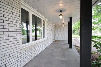4 Bedroom House With HUGE Yard in Kitchener, ON - Building Photo - Building Photo