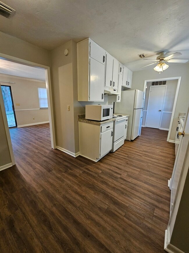 property at 2724 Whitney Dr N