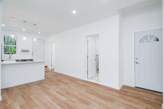 251 Halladay St in Jersey City, NJ - Building Photo - Building Photo
