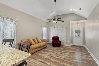 118 Village Ln in Headland, AL - Building Photo - Building Photo