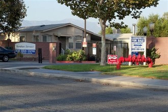 Meridian Terrace Mobile Home in San Bernardino, CA - Foto de edificio - Building Photo