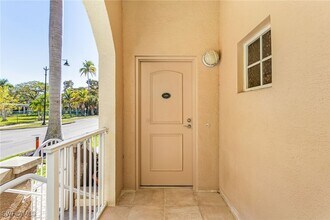 2110 W First St in Ft. Myers, FL - Foto de edificio - Building Photo