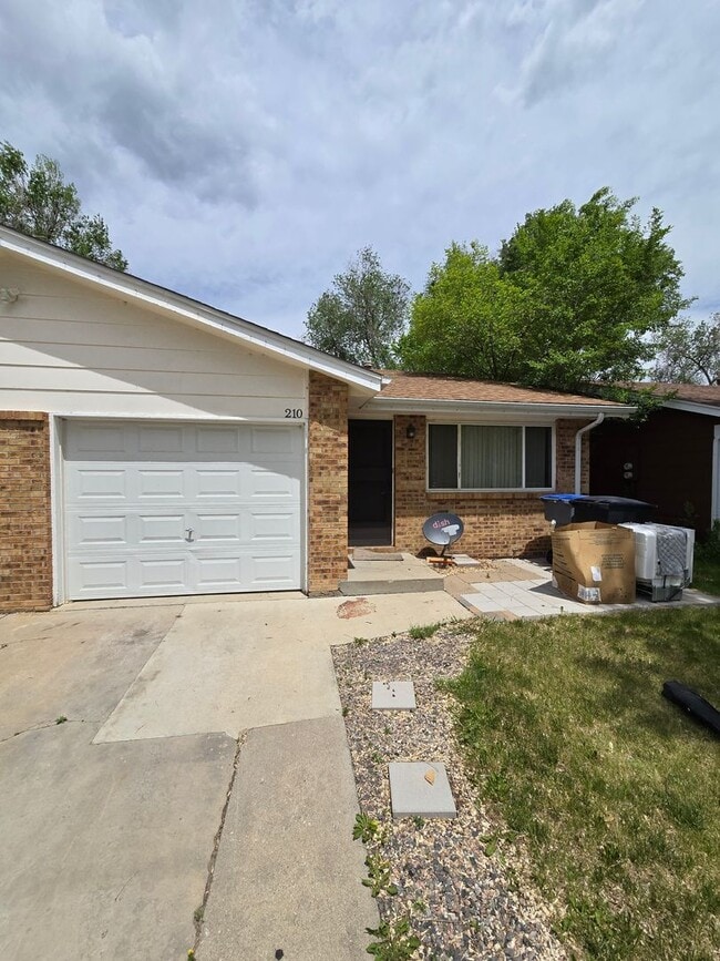210 St Clair Ave in Longmont, CO - Building Photo - Building Photo