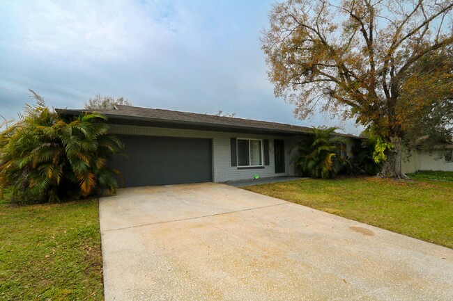 4814 Reagan Ave in Seffner, FL - Foto de edificio - Building Photo