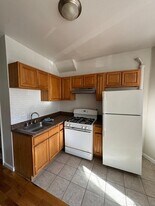 1873 Stratford Ave, Unit 14 in Bridgeport, CT - Building Photo