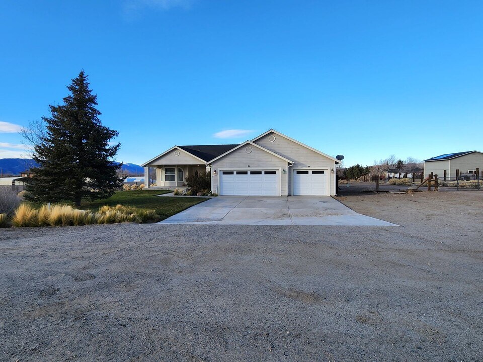631 Appaloosa Ln in Gardnerville, NV - Building Photo