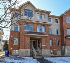 243 Deercroft Av in Ottawa, ON - Building Photo