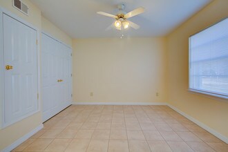 Country Club Apartments in Pascagoula, MS - Building Photo - Building Photo