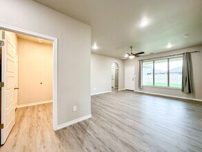 7006 11th St in Lubbock, TX - Building Photo - Building Photo