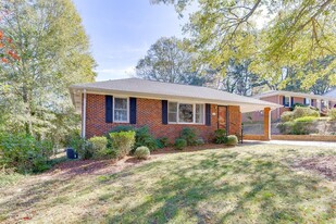 1152 Piedmont Pl in Gainesville, GA - Foto de edificio - Building Photo