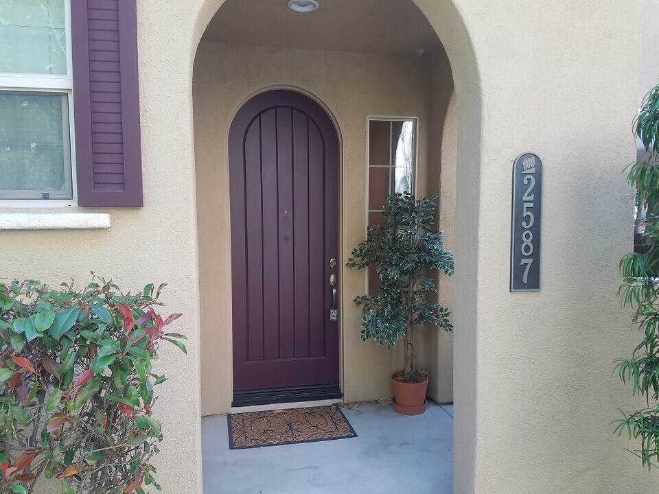2587 Escala Cir in San Diego, CA - Building Photo