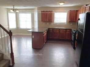 4104 Roslindale Ln in Buford, GA - Foto de edificio - Building Photo