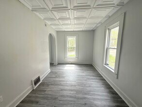 358 Russell St in Sharon, PA - Building Photo - Building Photo