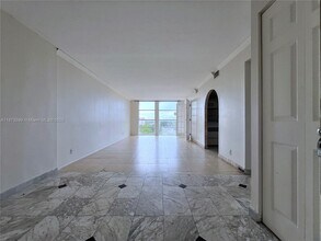 2101 Atlantic Shores Blvd in Hallandale Beach, FL - Building Photo - Building Photo
