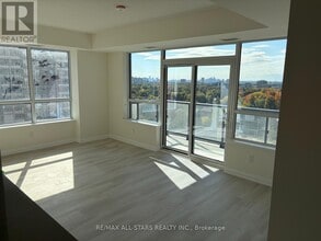 3270 Sheppard Ave E in Toronto, ON - Building Photo - Building Photo