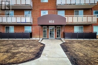 851-851 Queenston Rd in Hamilton, ON - Building Photo - Building Photo