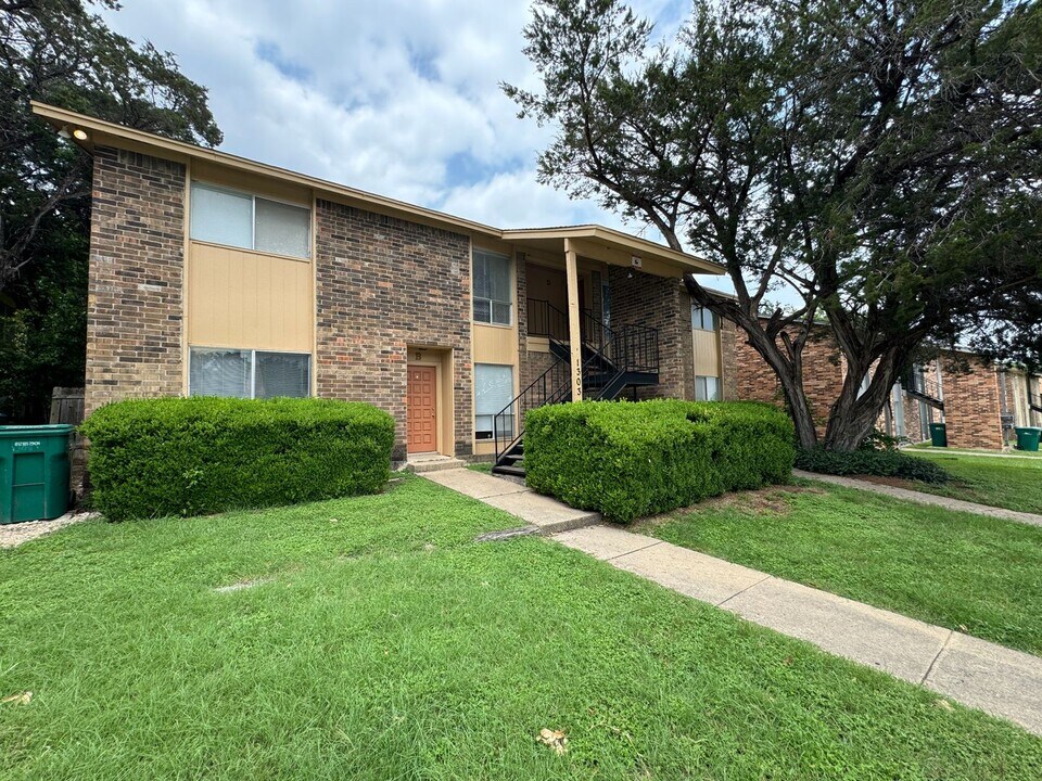 1303 Indian Trail-Unit -#D in Harker Heights, TX - Foto de edificio
