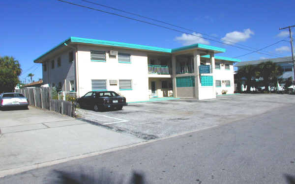 Lamara Motel Apartments in St Pete Beach, FL - Building Photo