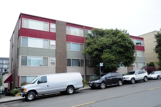 Tyee Apartments in Seattle, WA - Building Photo - Building Photo