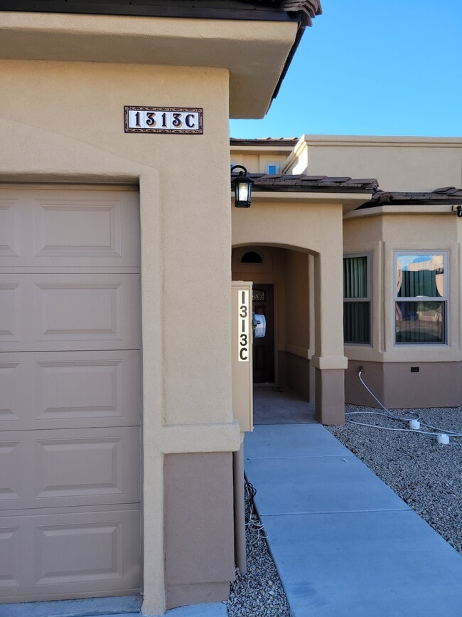 1313 Mission Nuevo Dr, Unit C in Las Cruces, NM - Foto de edificio - Building Photo