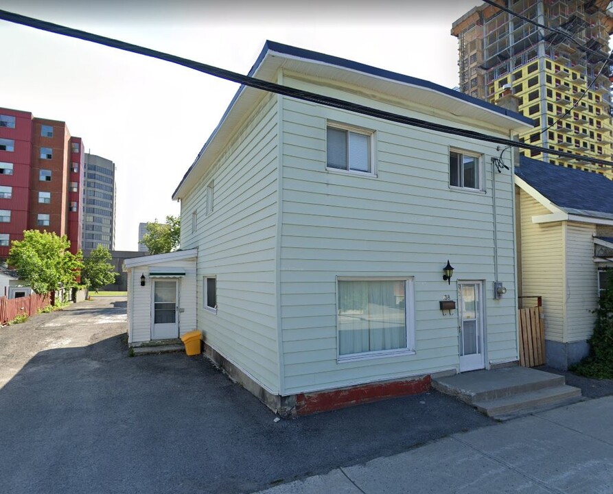 138 Forward Ave in Ottawa, ON - Building Photo