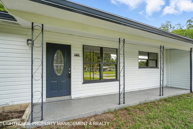 7937 Chateau Dr S in Jacksonville, FL - Building Photo - Building Photo