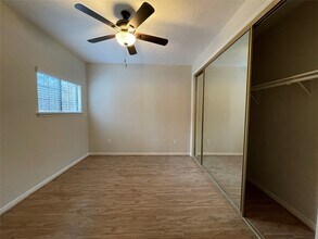 12 Hallmark Dr in Panorama Village, TX - Building Photo - Building Photo