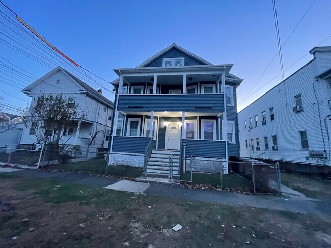 35 Woodland Pl, Unit 2nd floor left side