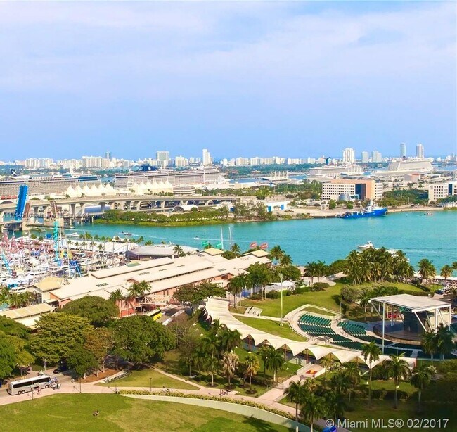 244 Biscayne Blvd, Unit 3703 in Miami, FL - Building Photo - Building Photo