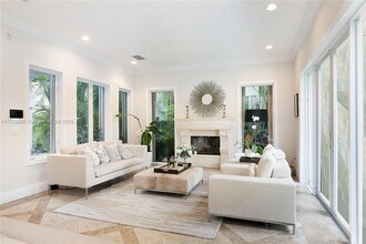 2725 Brickell Ct in Miami, FL - Building Photo - Building Photo