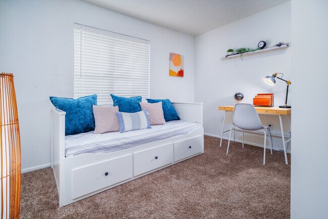 Residences at Medical in San Antonio, TX - Building Photo - Building Photo