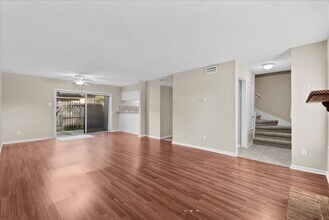 1448 Silverpines Rd in Houston, TX - Foto de edificio - Building Photo