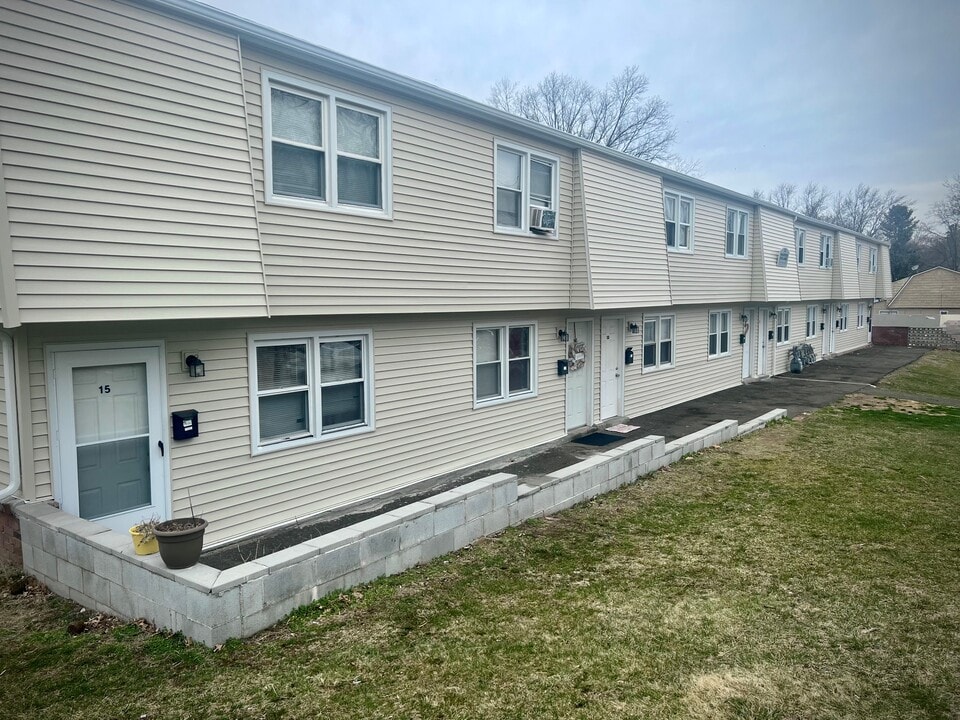 Warner Village Rental Community in Hamden, CT - Building Photo