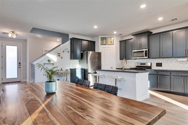 8607 Cottage Rose Dr in Austin, TX - Building Photo - Building Photo