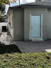 2739 NW 9th Pl-Unit -2 in Fort Lauderdale, FL - Building Photo - Building Photo