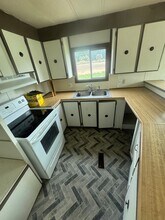 27652 Siuslaw Rd in Lorane, OR - Building Photo - Building Photo