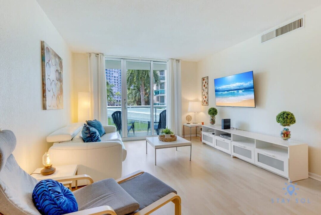 3901 S Ocean Dr in Hollywood, FL - Building Photo