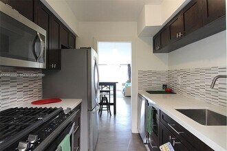 2250 Bay Dr in Miami Beach, FL - Building Photo - Building Photo