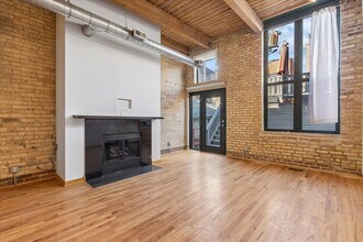 1140 W Cornelia Ave in Chicago, IL - Foto de edificio - Building Photo