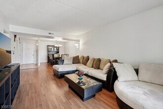 38 Moonachie Rd in Hackensack, NJ - Building Photo - Building Photo