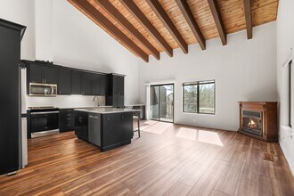 8 Katherine Ct in Stateline, NV - Building Photo - Building Photo