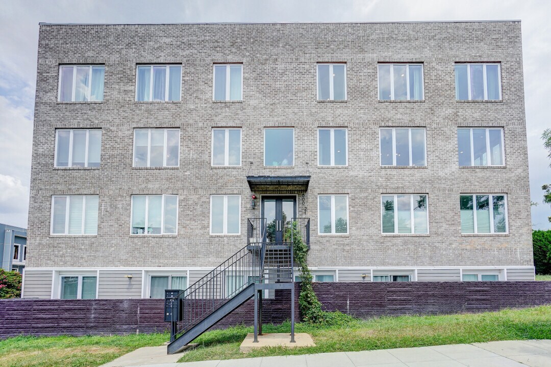 800 21st St NE, Unit 4 in Washington, DC - Building Photo