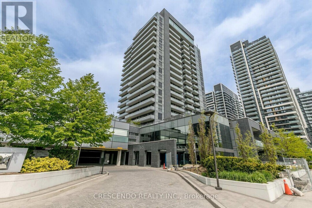 65 Oneida Crescent in Richmond Hill, ON - Building Photo