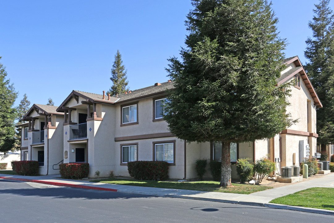 Village at Madera in Madera, CA - Foto de edificio