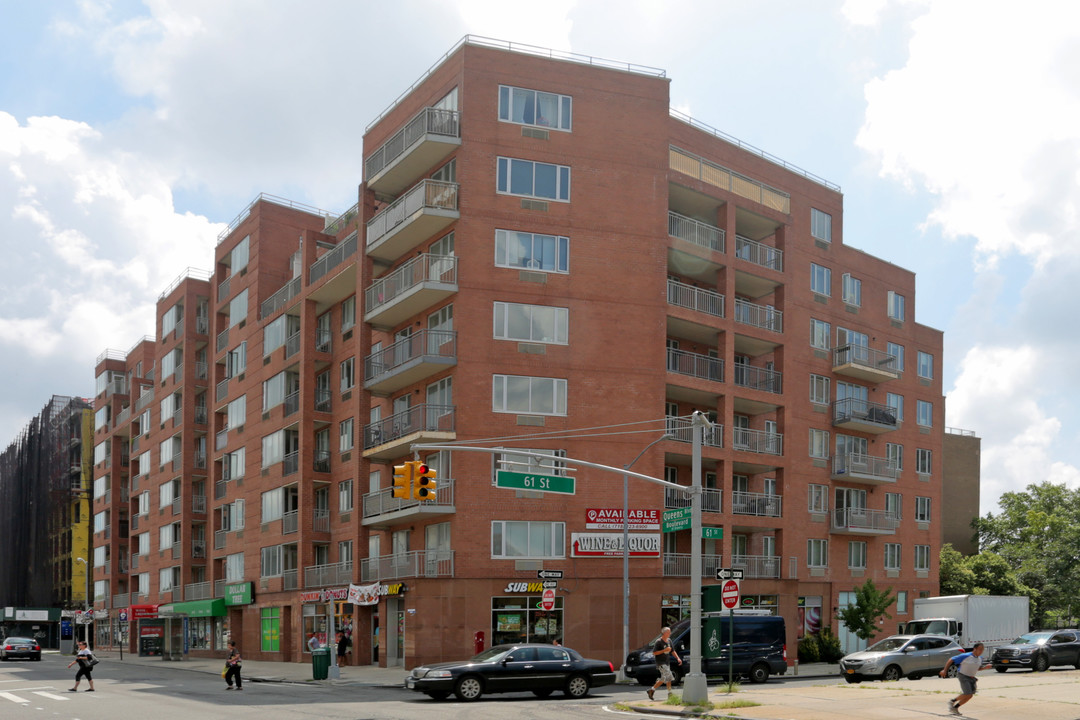 Woodside Terrace in Woodside, NY - Building Photo